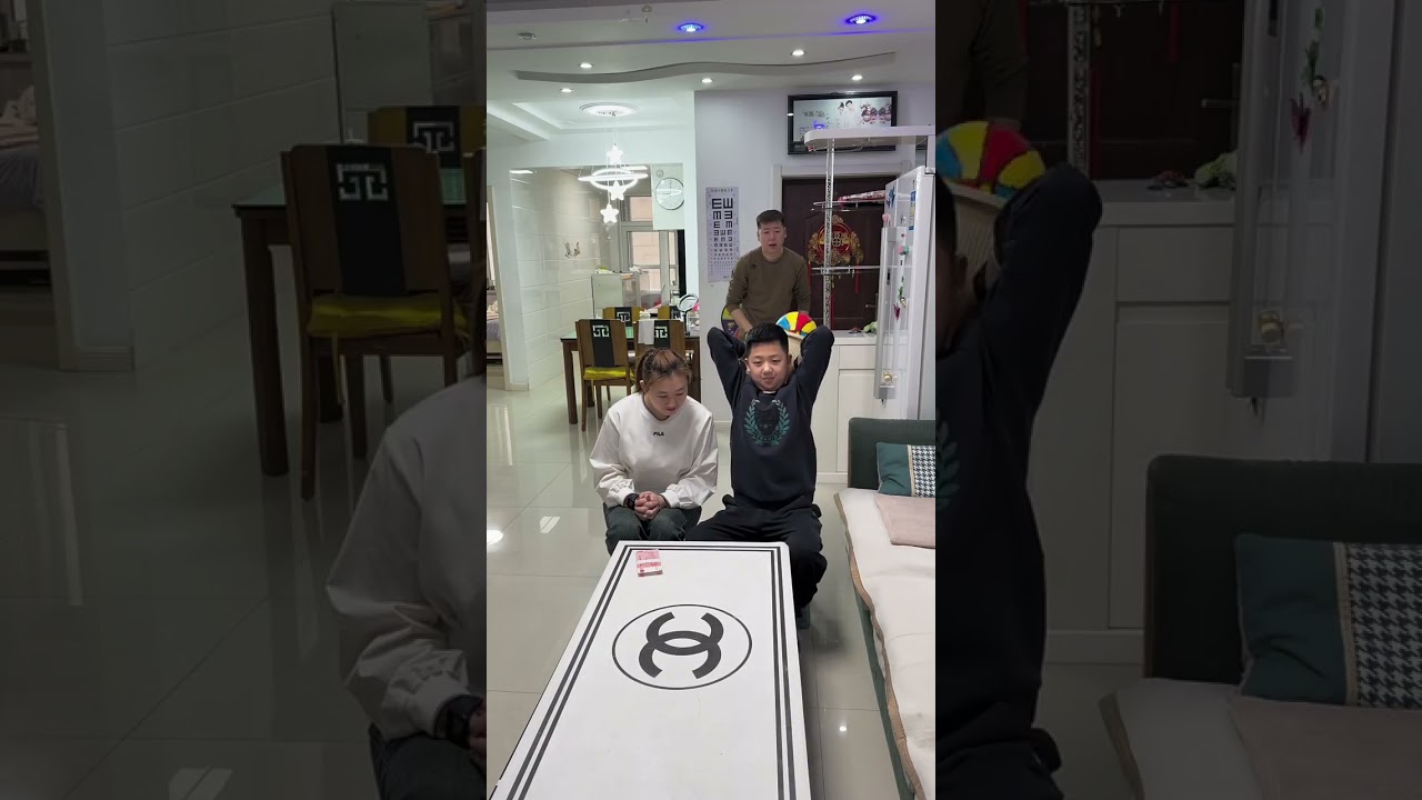 Лучшая игра дома, забавная семейная игра 🤣 