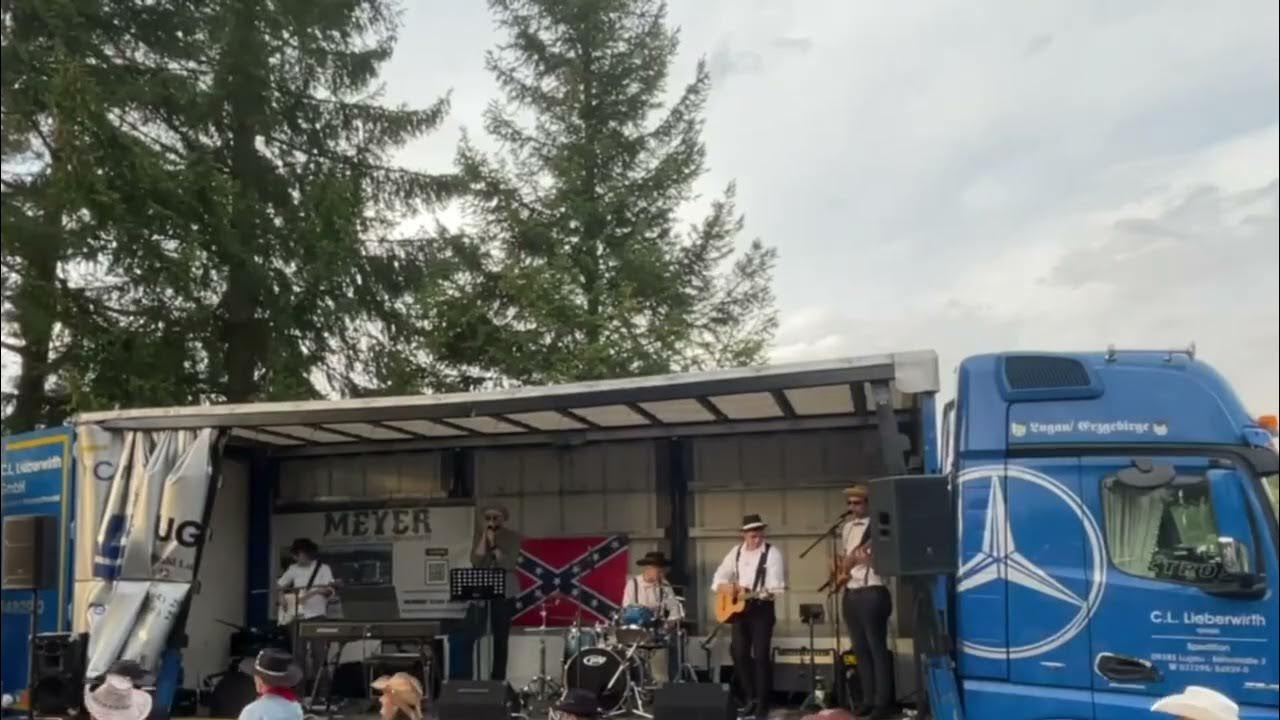 One Step Forward All my Ex's live in Texas Country am Teich 2023
