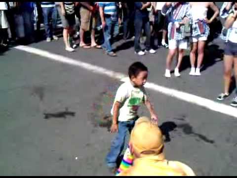 Kid gets down @ Cherry Blossom Festival