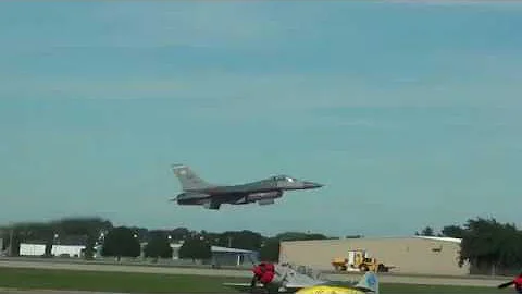 7/30/16 Airventure 2016; F-16 Fighting Falcon takeoff!!!
