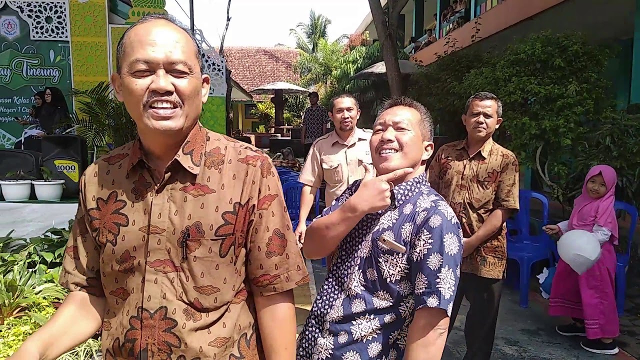 semua menangis di acara SMP Negeri 1 Cisayong