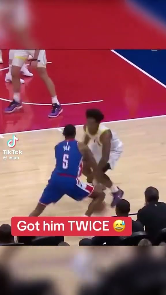 How do you guard that? #hoodnews #deaaronfox #NBA #basketball #sports #omg #viralvideo #viralshorts