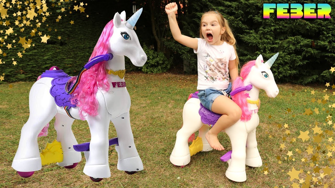 Ellie chevauche une licorne électrique ! Poney pour enfant - Electric  Unicorn ! FEBER FAMOSA 