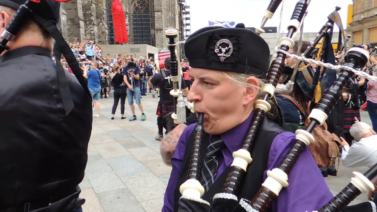 Drums and Pipes Flashmob Dudelsack Köln 10.08.2019