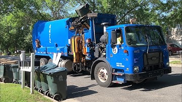 Autocar ACX Labrie Automizer Packing Out on Recycle Cart Lines