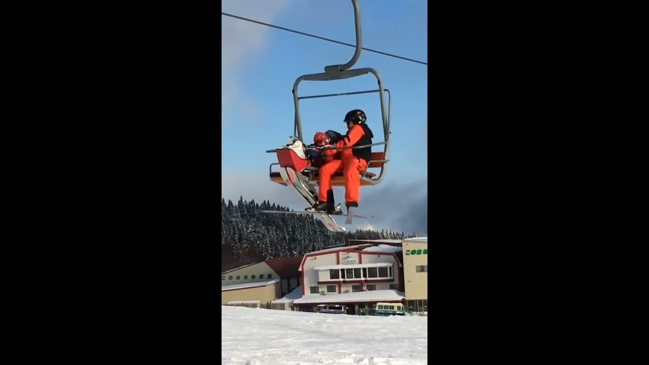 ◆チェアスキー ( バイスキー ( biski ) )　リフト　ハチ高原　05,01,2018 ( skiing with a ventilator. )