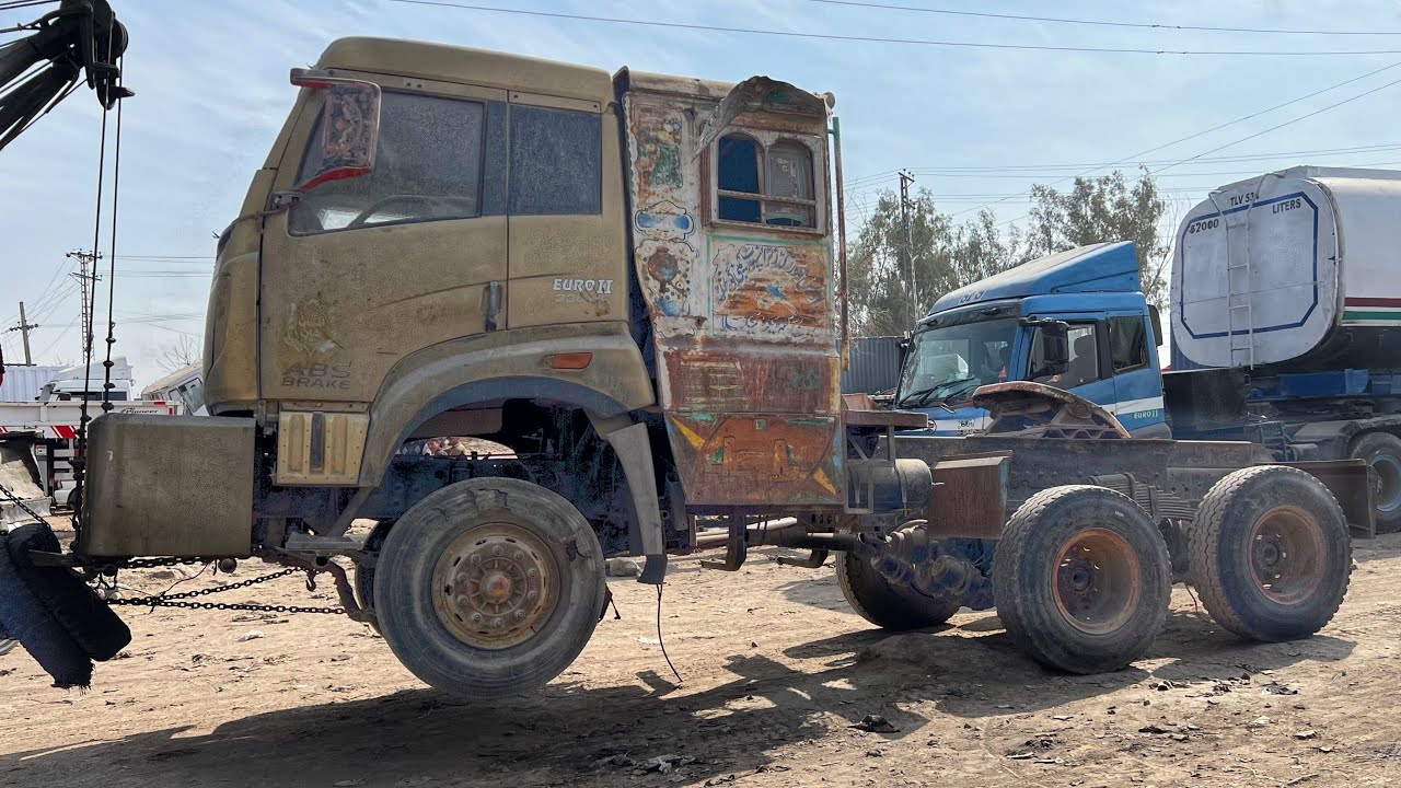 Incredible Mechanics Transform  a Scrapped Pakistani Truck into Road Legend