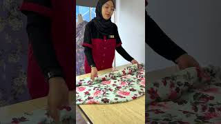 Kain Pasang Satin Bunga Untuk Hadiah