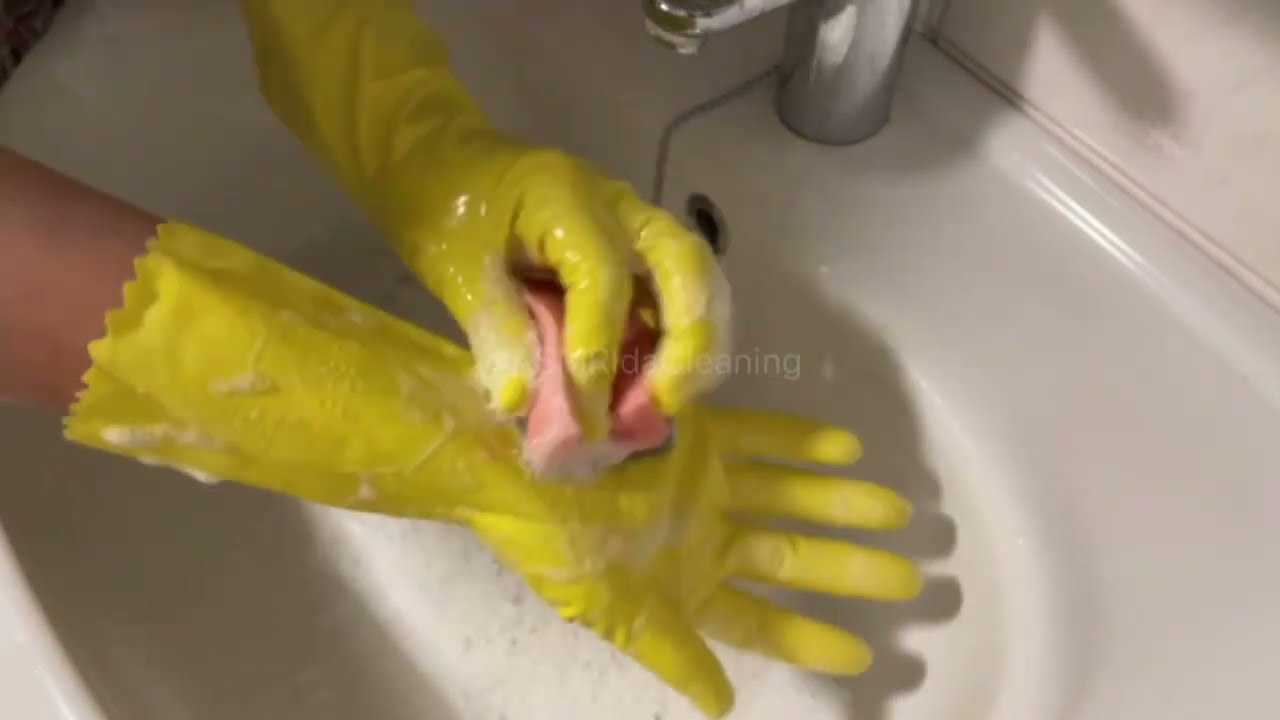 ASMR Squeaky sound of cleaning multiple rubber gloves, gloves up cleaning bathroom sink