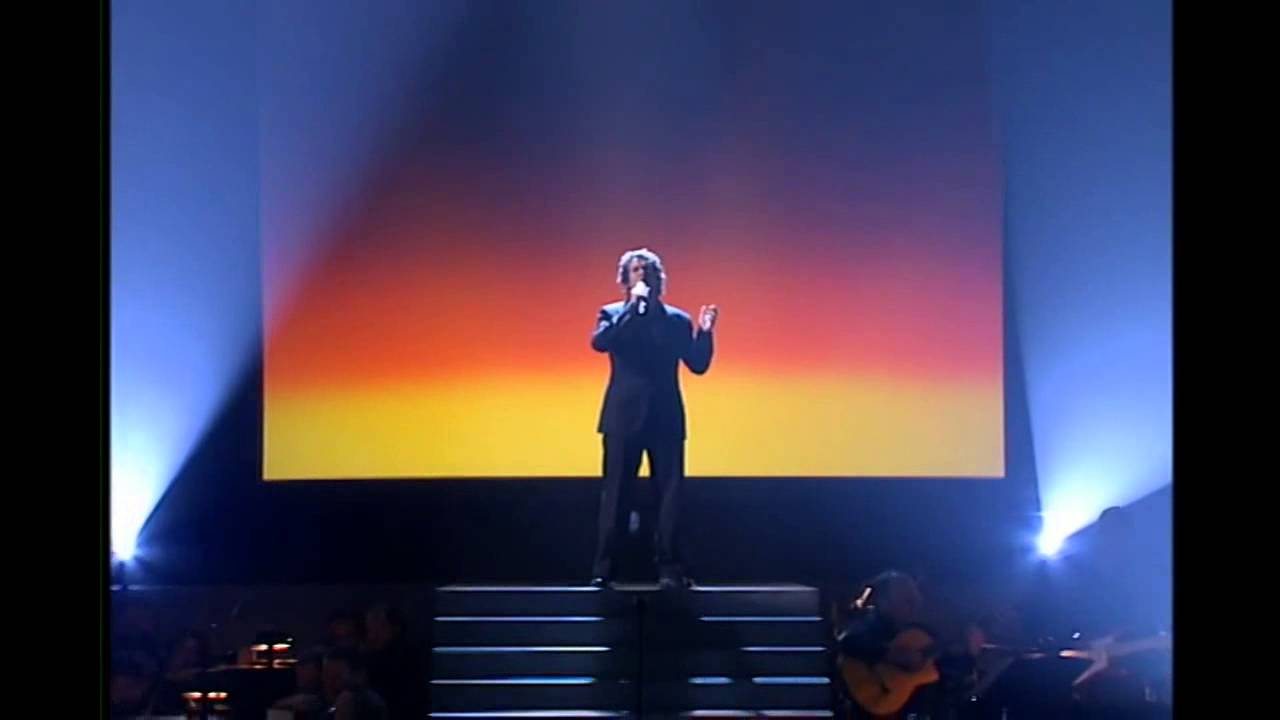 Josh Groban introduced at concert by Céline Dion - YouTube