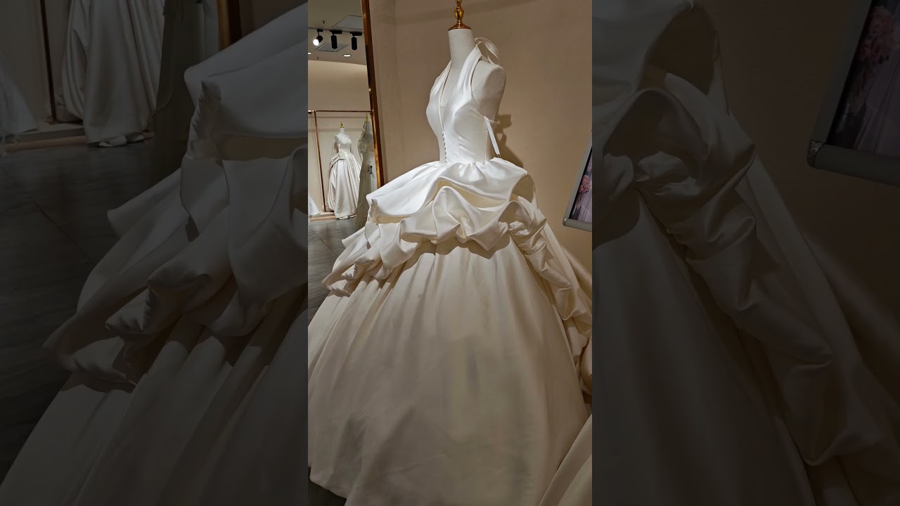 White sexy deep V-neck wedding dress