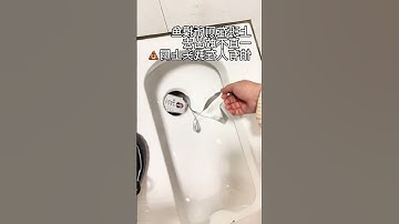 Làm rơi thẻ nhân viên xuống lỗ bồn cầu