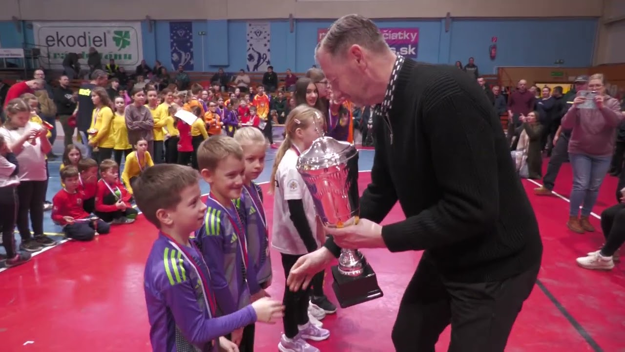 Mladí hasiči súťažili v športovej hale