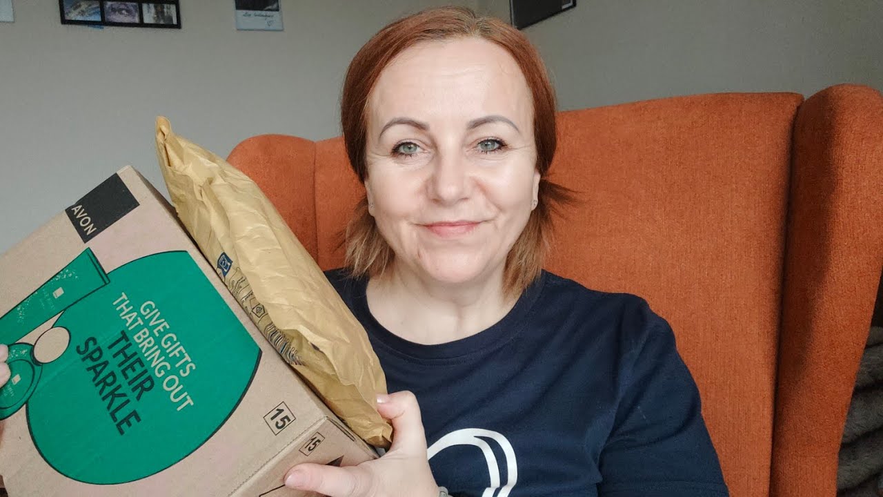 Psy szczekają,paczki czekają 😂 Unboxing! Avon + paznokcie.