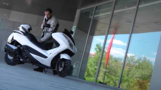 Honda NSS 300 Forza C-ABS : Le maxi-scooter GT midzise tout confort !