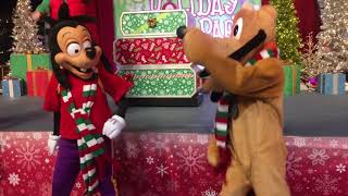 Holiday Dance Party w/ Pluto, Max and Goofy! // Disneyland