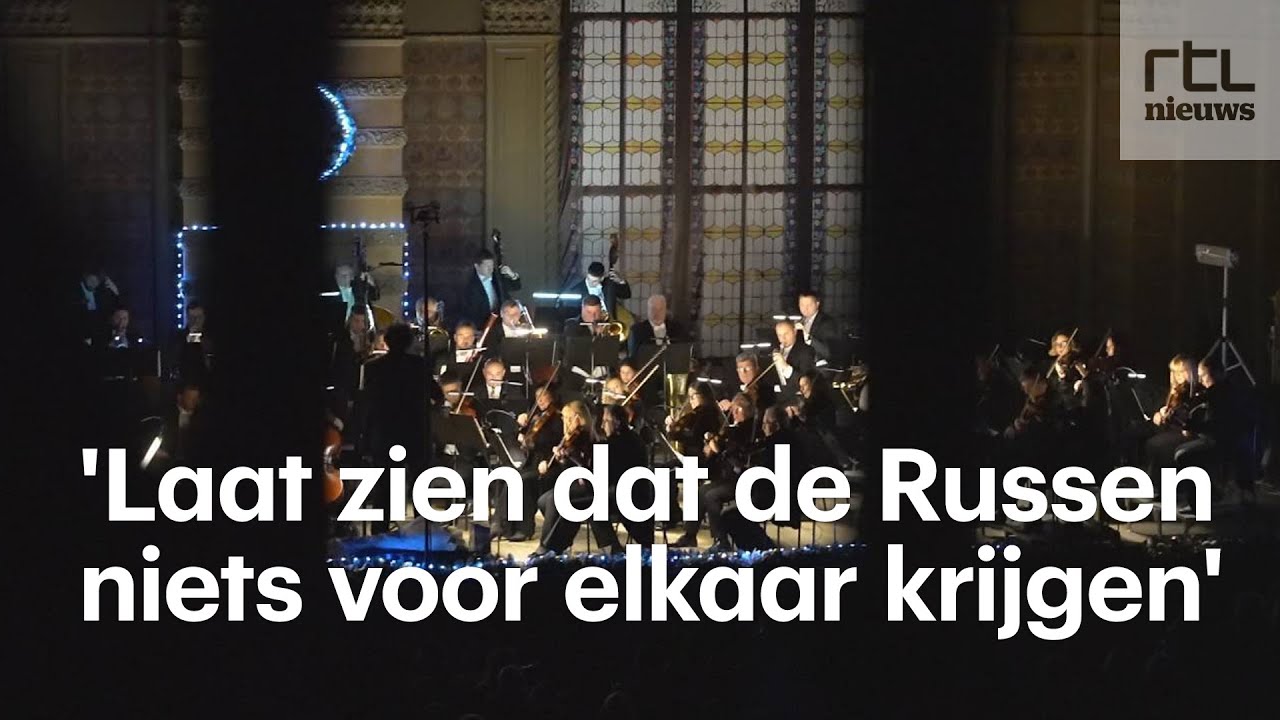 Midden in de oorlog speelt dit orkest de sterren van de hemel - YouTube
