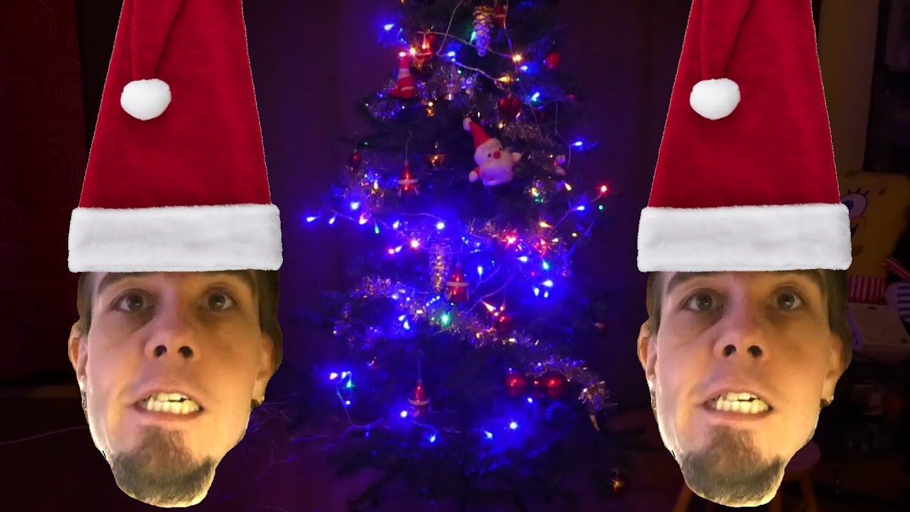 niilo22 koristelee joulukuusen