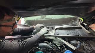 Obere Abdeckung des Wasserkasten montieren Audi A4 / S4 Avant Wartungsabdeckung Spritzwand Anleitung