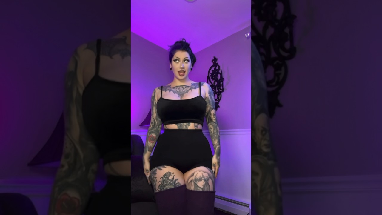 Back to regular purple me! Or do u still want more holiday shorts?? #gothicstyle #splitdye