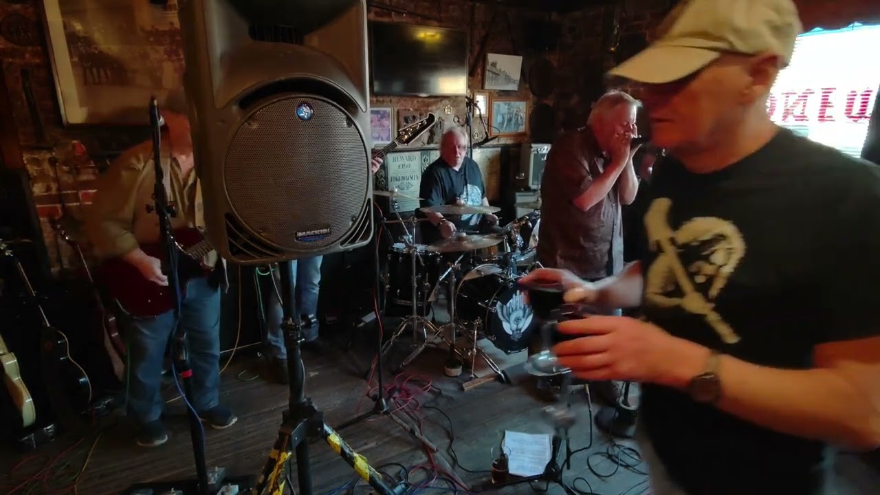 Guarda Crossroads Cover by Midnite Sun Live @The Bird 27th March 2022 su YouTube Guarda Crossroads Cover by Midnite Sun Live @The Bird 27th March 2022 su YouTube