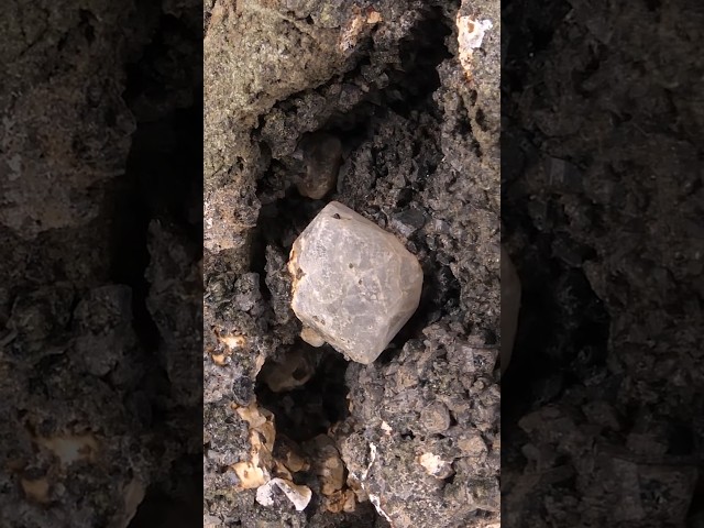 GFS0523 HAÜYNE - ITALY #minerals  #crystalshop #gemstone #crystals #gems