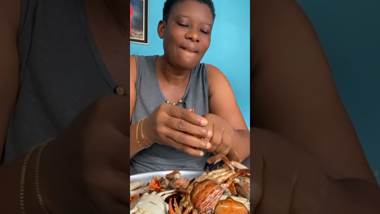 Crabs 🦀 with eggs so yummy 