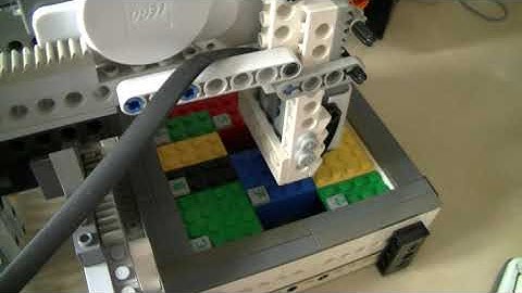Slide Puzzle Solver built of Lego bricks