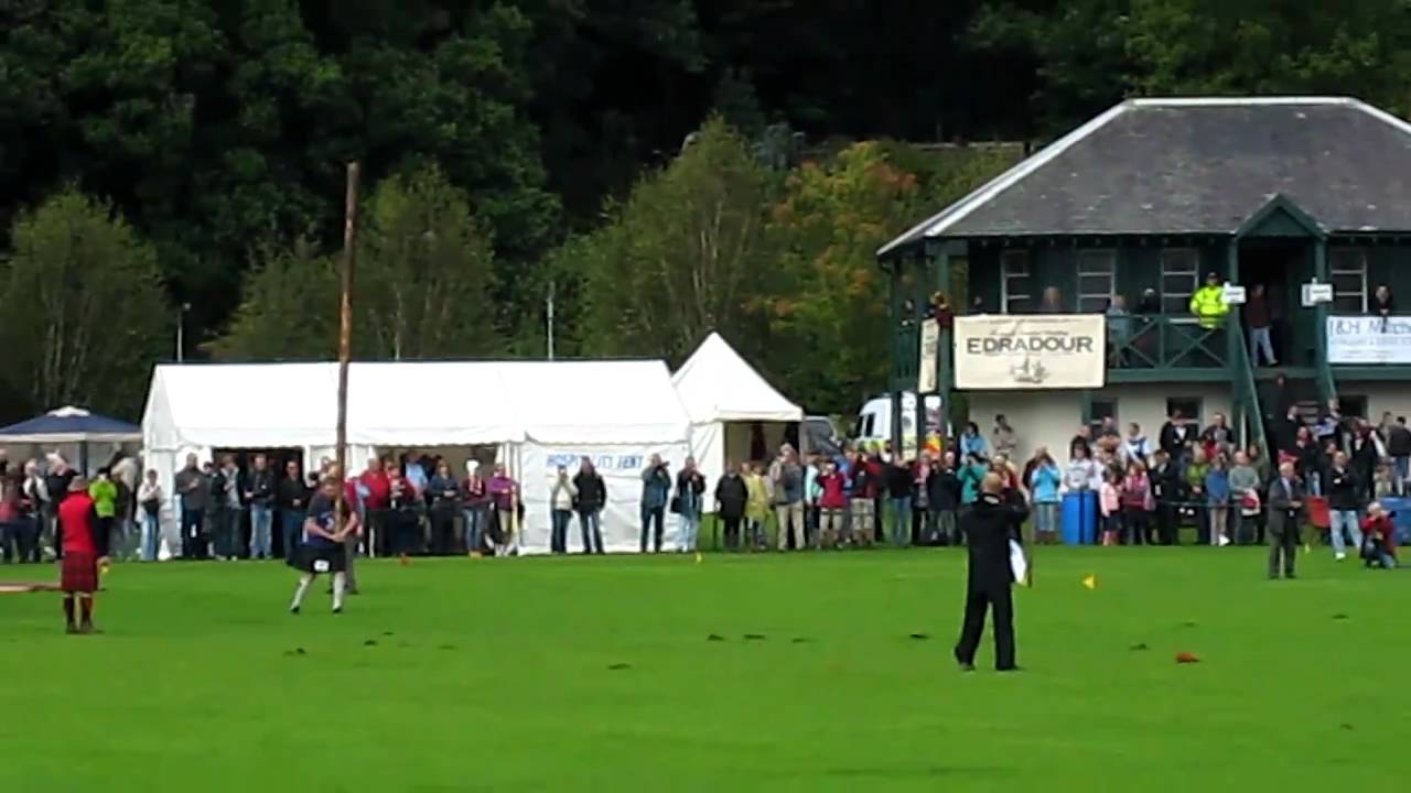 Caber Toss at the Highland Games - YouTube
