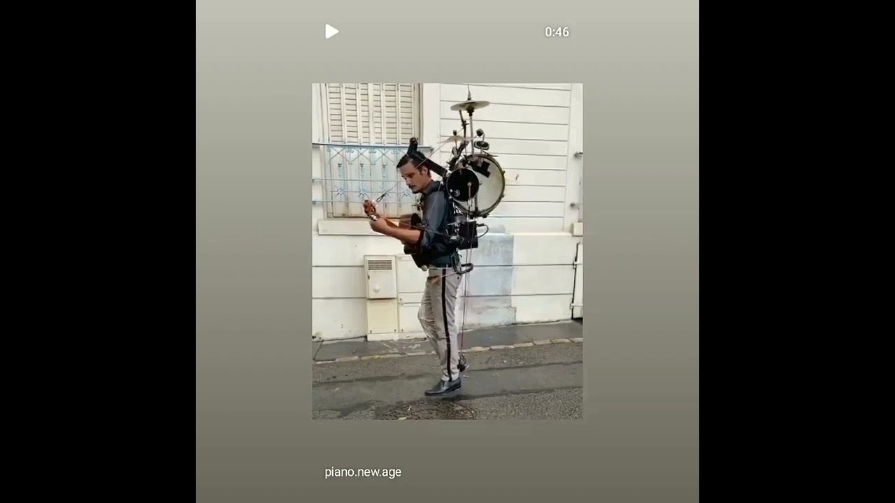 Guarda MAN PLAYING GUITAR & DRUMS AT THE SAME TIME su YouTube Guarda MAN PLAYING GUITAR & DRUMS AT THE SAME TIME su YouTube