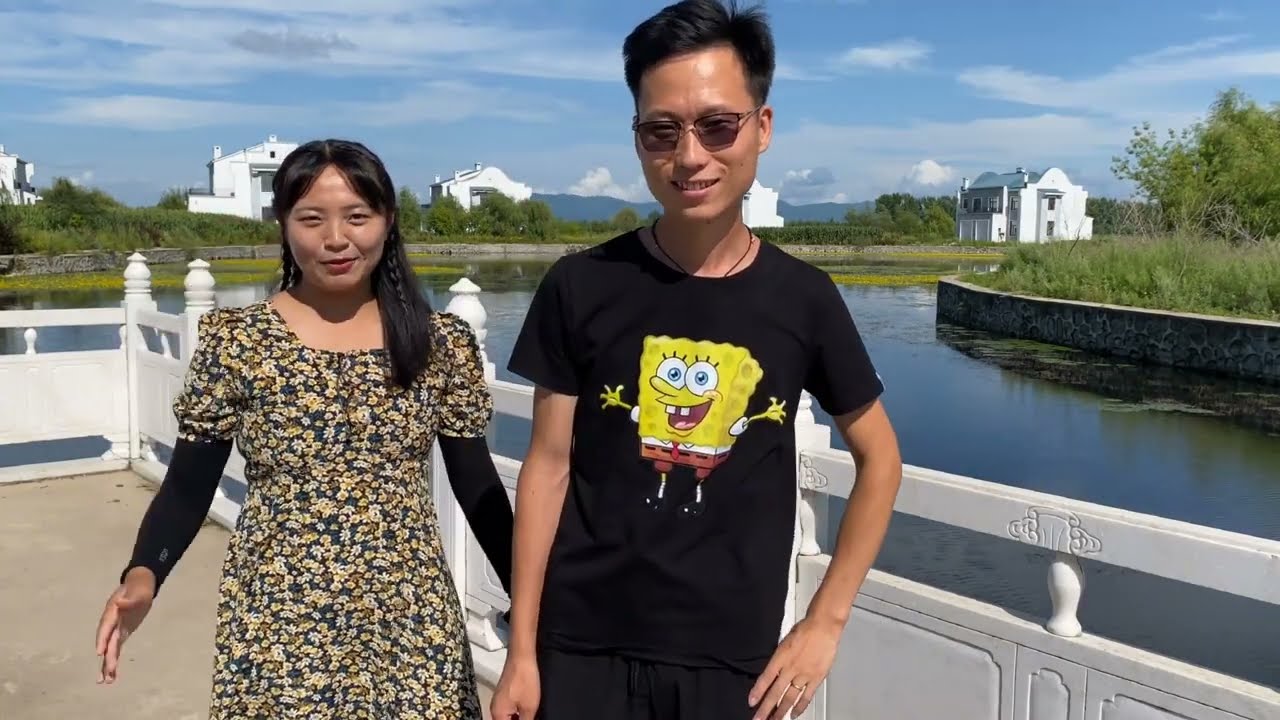 这里别墅白菜价，独门独院还送500亩黑土地，环境优美，你买吗？