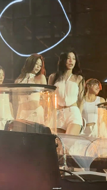 [4K] 241228 UNTOUCHABLE - ITZY 있지  YUEWEN MUSIC FESTIVAL SINGAPORE