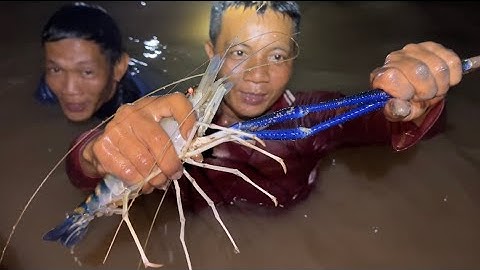 Tới Công Chuyện Khuya Nay Luôn Rồi Lặn Cống Bắt Toàn Tôm Cá Bự Nấu Nồi Cháo Thượng Hạn | Cldv