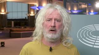 Clare Daly &amp; Mick Wallace &quot;The world is on the brink. It&#39;s time for the peace movement to intervene&quot;