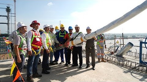 Căng cáp dây văng đầu tiên Dự án cầu Rạch Miễu 2