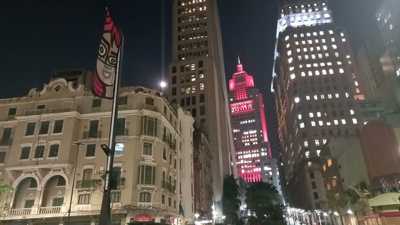 Vale do Anhangabaú em noite de Lua Cheia