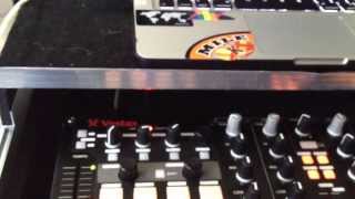 DJ Divine Justice explains the difference between beat jump and loop in traktor software.