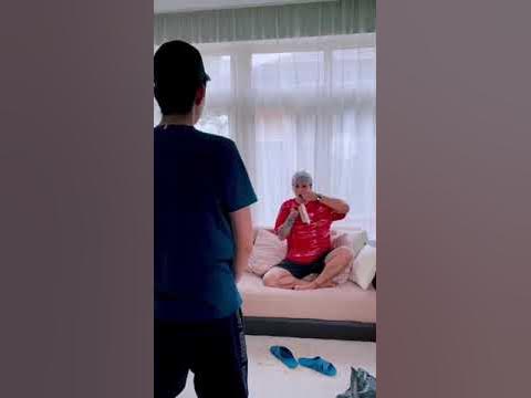 Сын президента попросил показать яйца - YouTube
