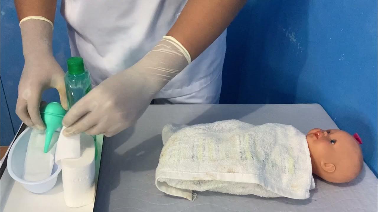 Suctioning a newborn using bulb syringe YouTube