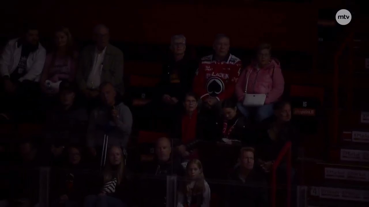 Ässät-HPK 12.9.2025 Isomäen Legenda yhteislauluna