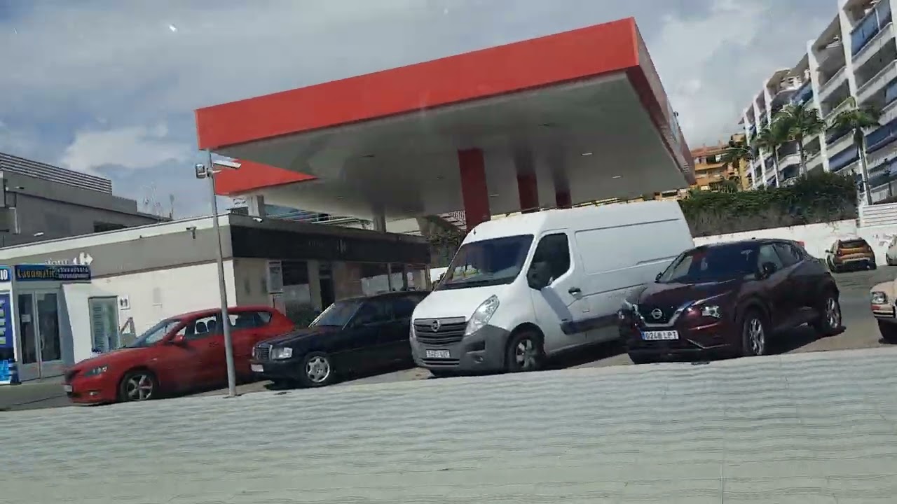 Сан Педро де Алькантара из окна автомобиля