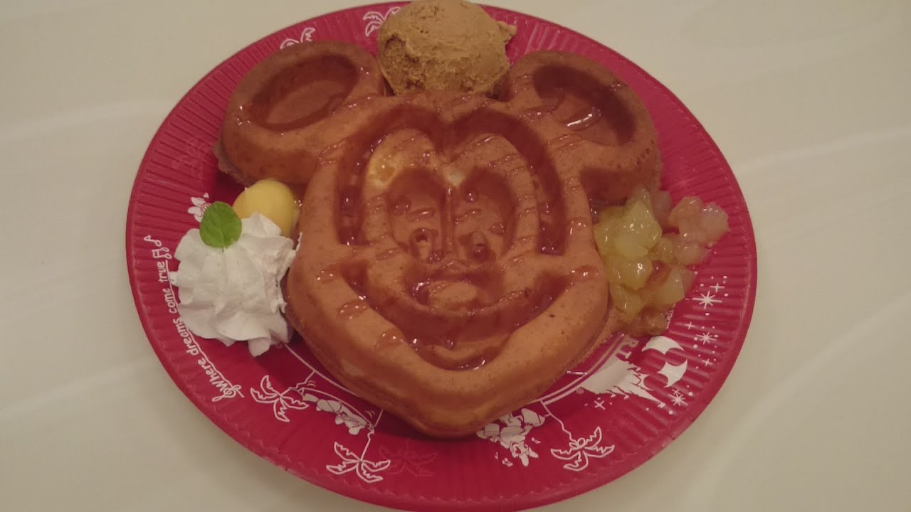 焼いてる様子も ミッキーの可愛い季節のワッフル アップル キャラメルアイスクリーム グレートアメリカン ワッフルカンパニー 東京ディズニーランド ワールドバザール Tdlの旅 Youtube