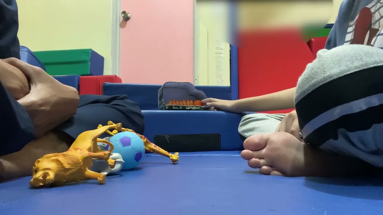 Terapi latihan bicara ( wicara ) merangkai 3 kata