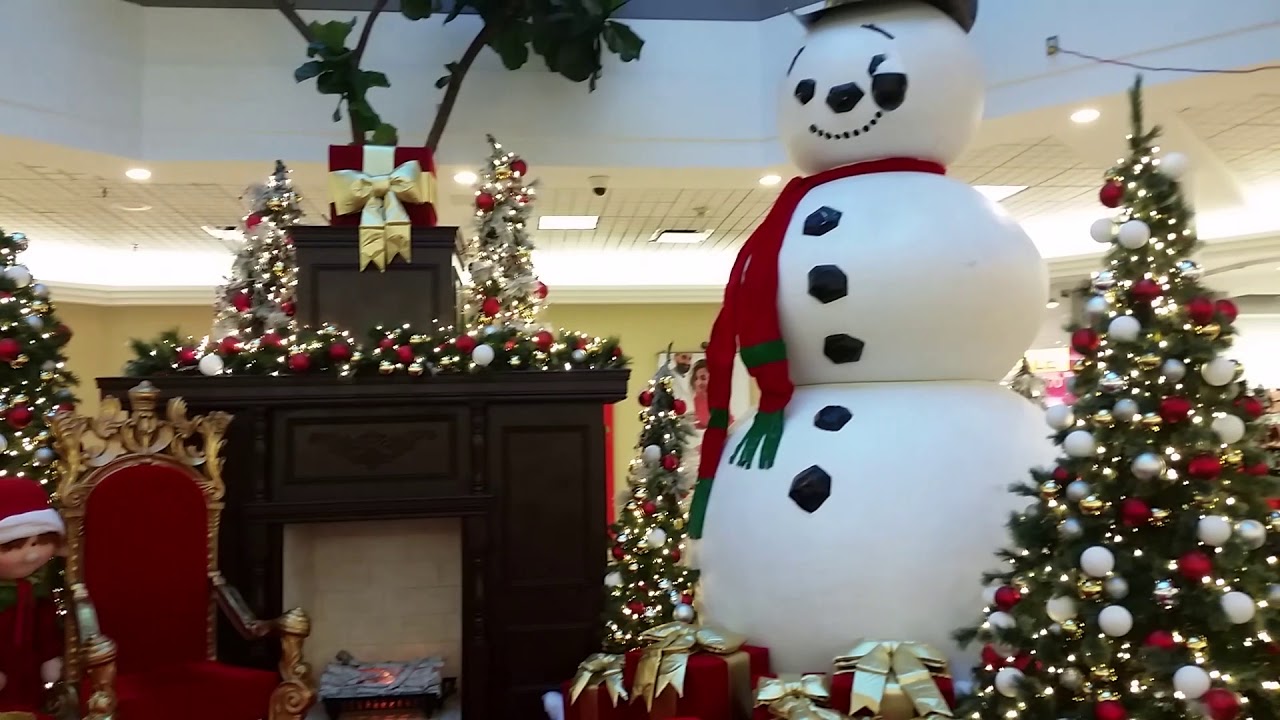 CHRISTMAS DECORATIONS IN CANADA MALL - YouTube