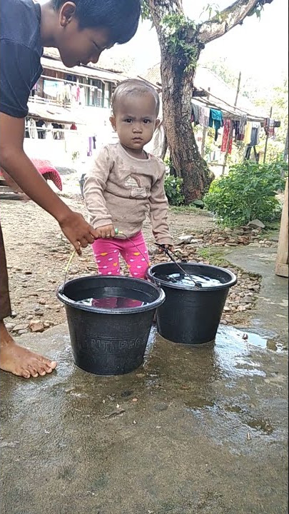 Download lagu besak untapan raisa cantik angkat ember air 1