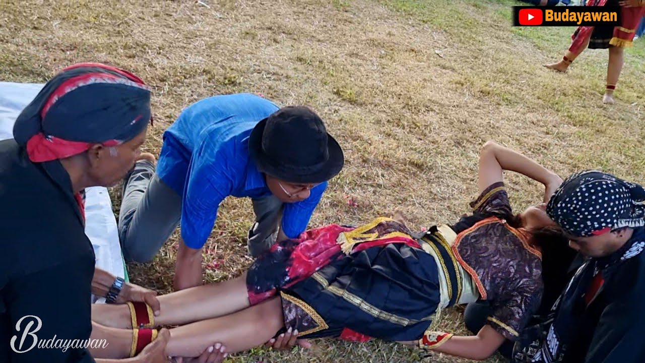 Terkapar ❗ Butuh Pertolongan Cewek Cantik Kesurupan Kuda Lumping Turonggo Mudho Skassa