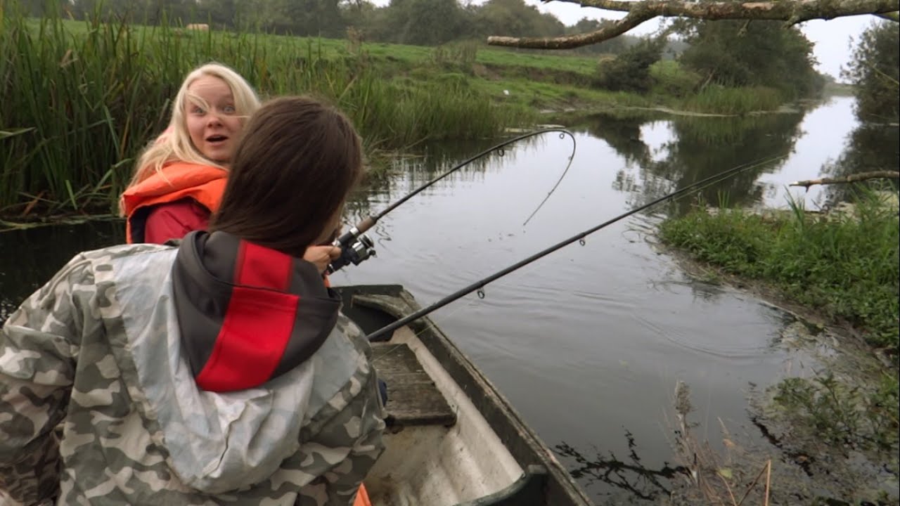 When girls fishing gone wrong: huge monster fish attacks pike.