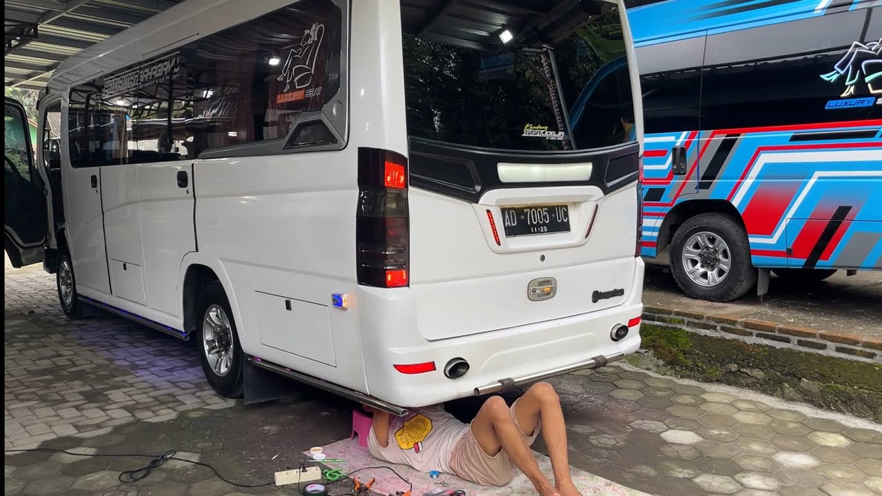 Pemasangan lampu kota dan sein samping mobil isuzu Elf NLR