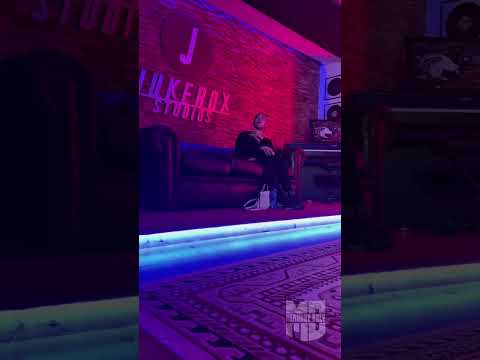 شاي وكيدافيلي غير مرئيين أول لقاء على الإطلاق العائلة لا تعني لي شيئ ا