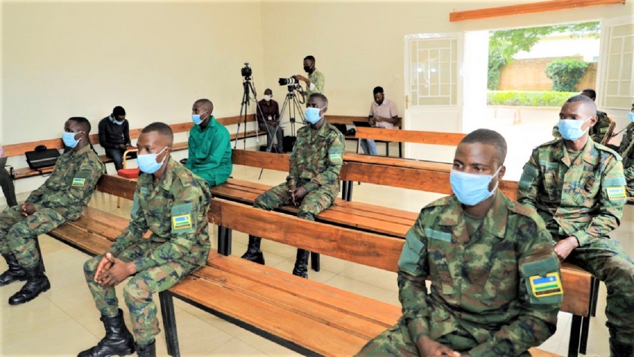 Солдаты, обвиняемые в изнасиловании девушек в Ньярутараме, признаны виновными по всем пунктам обв...